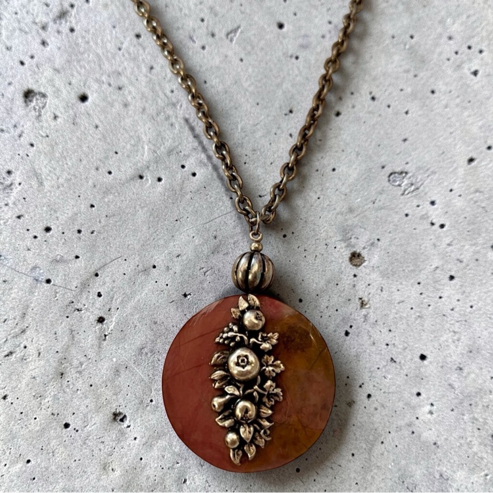Elegant Floral Pendant Necklace